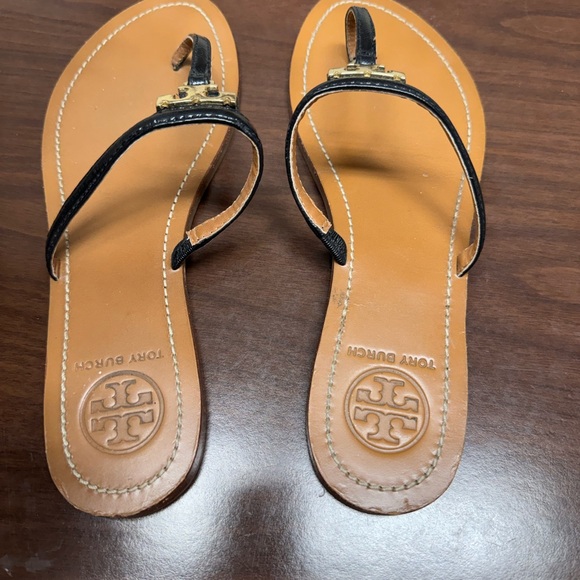 Tory Burch Black Leather Logo Thong Sandals with Tan Footbed - Picture 2 of 4